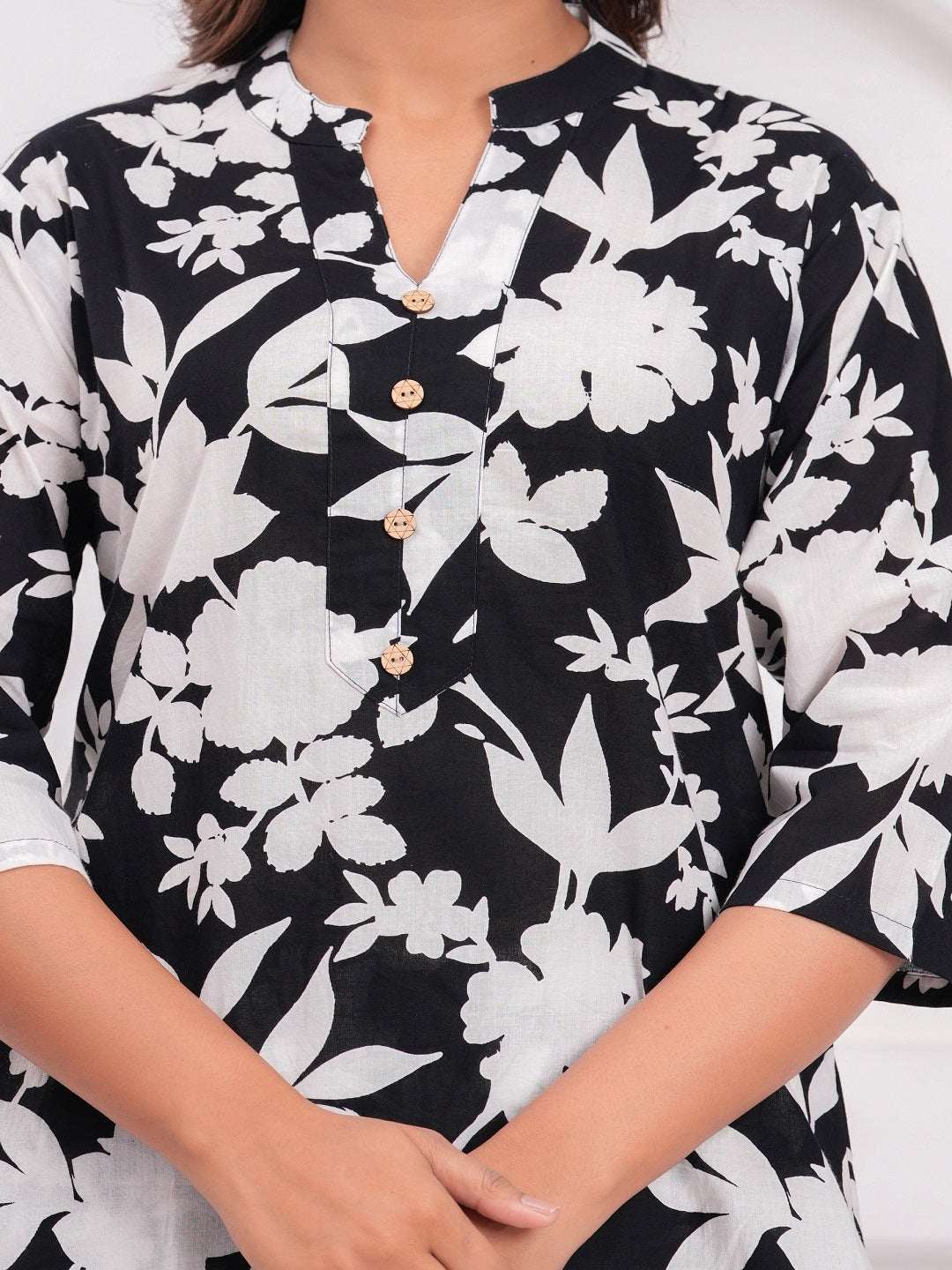 Black in white cotton cord set